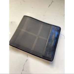 Men’s Burberry leather wallet